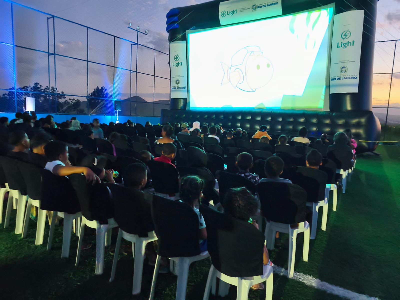 Projeto Cinema Itinerante leva sessões gratuitas aos bairros de Barra Mansa