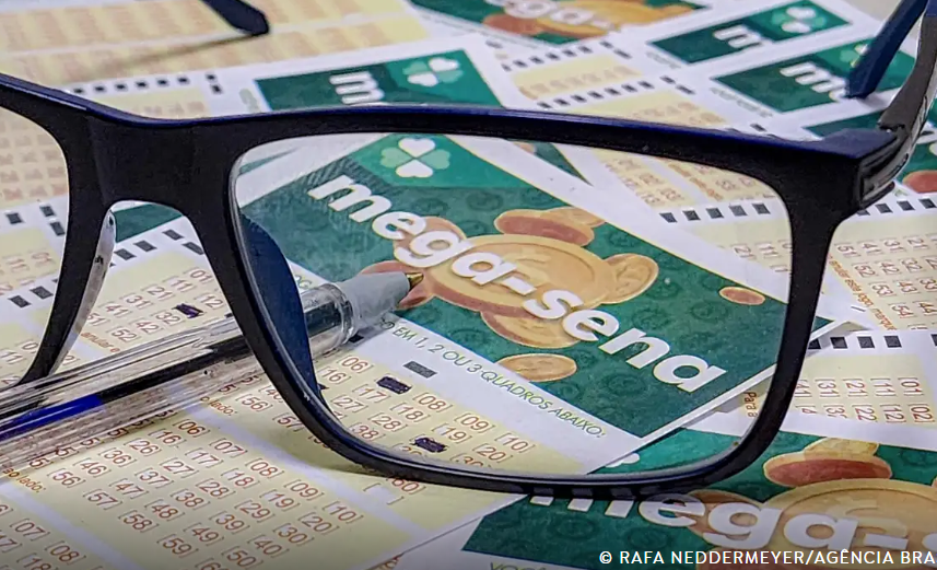 Mega-sena volta a acumular e pode pagar R$ 18 milhões na próxima terça