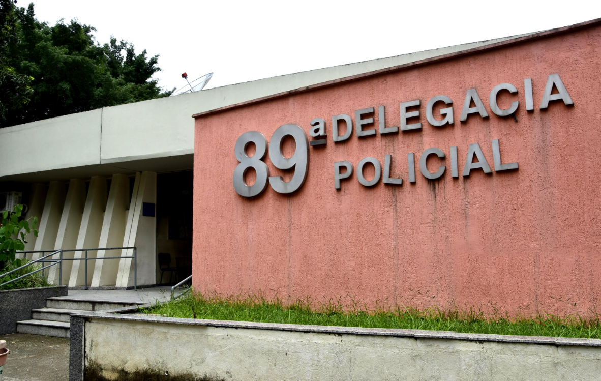 Mulher é encontrada morta dentro de casa em Resende; suspeito é preso em flagrante