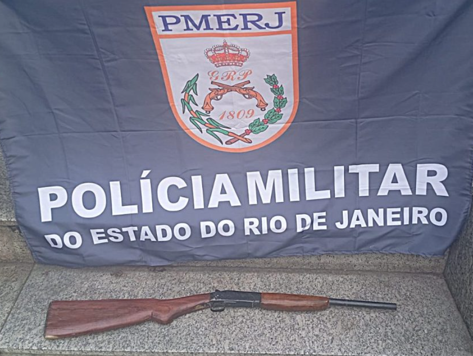 Homem é preso em flagrante por agressão  e posse ilegal de arma em Resende