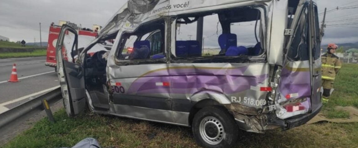 Acidente grave na Via Dutra deixa um morto e dez feridos em Itatiaia