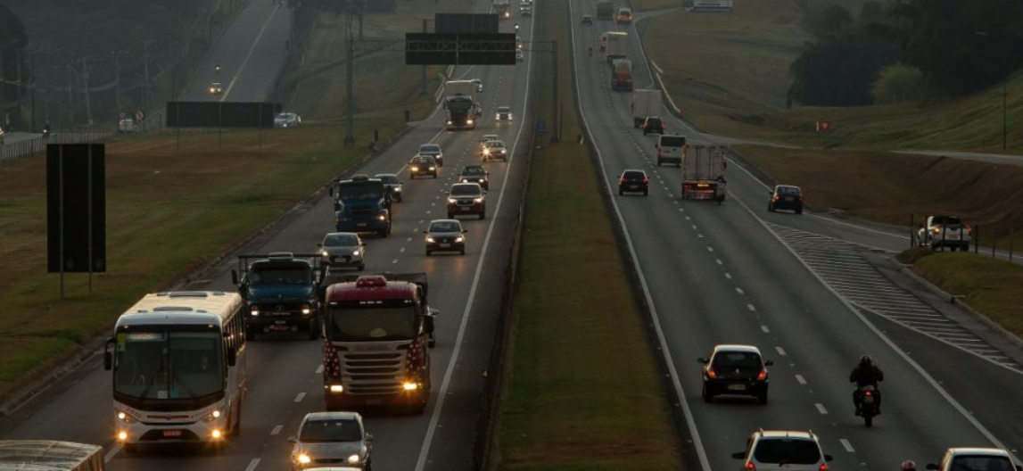 Feriado de Ano Novo intensifica tráfego na Via Dutra e na Rio-Santos