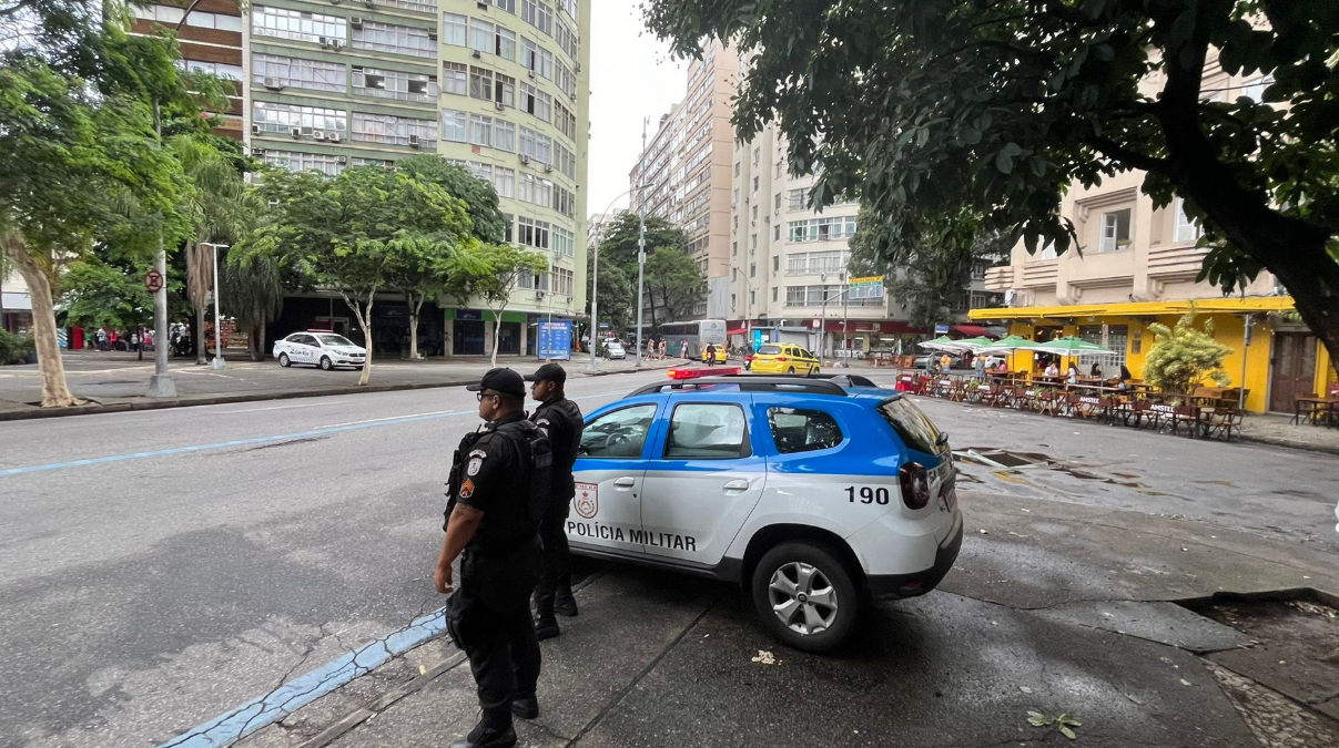 Cláudio Castro oficializa reajuste de 166% no auxílio-alimentação da Polícia Militar