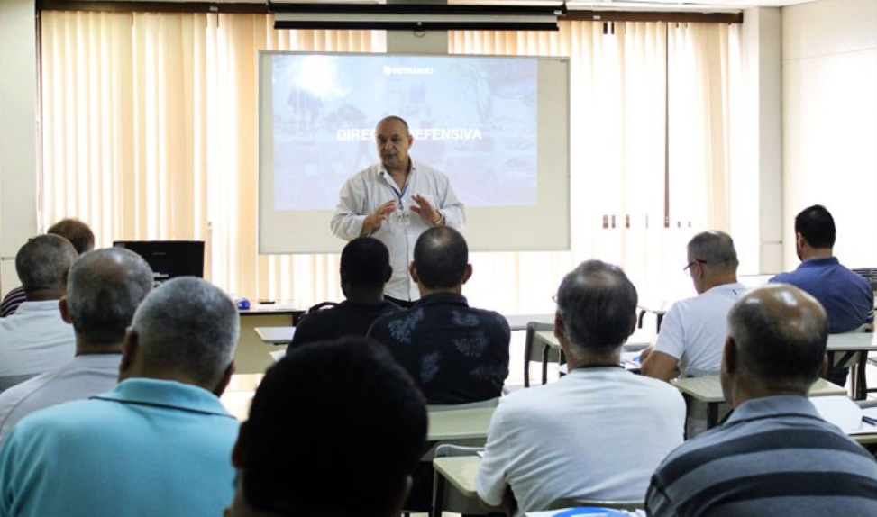 Primeira habilitação: agendamento para prova teórica passa a ser pelo site do Detran RJ ou teleatendimento