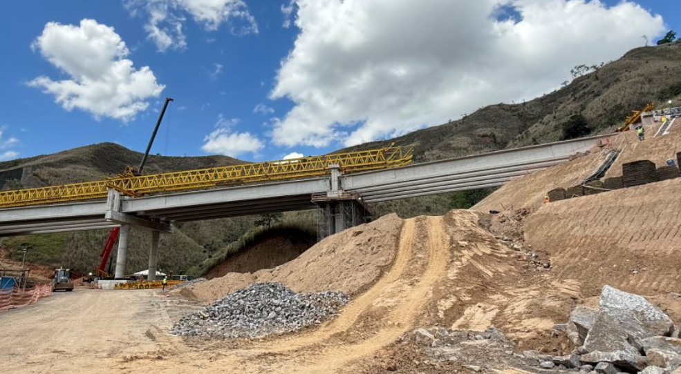 Obras na Serra das Araras seguem com detonações e interdição parcial da pista de subida