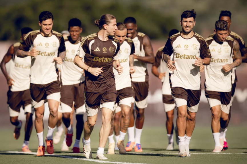 Elenco profissional do Flamengo inicia 2026 com bateria de avaliações no CT George Helal