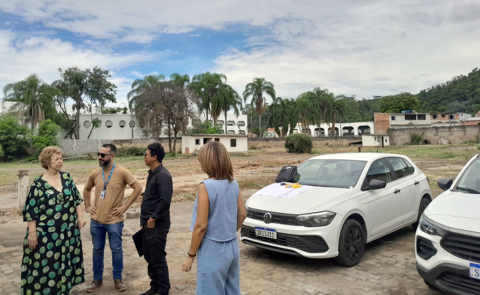 Equipe da Emop-RJ aprova terreno da futura Casa da Mulher Brasileira em Volta Redonda