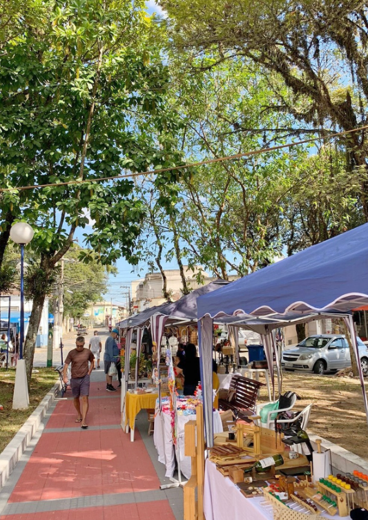 FeirArte movimenta Quatis com artesanato, gastronomia e música ao vivo