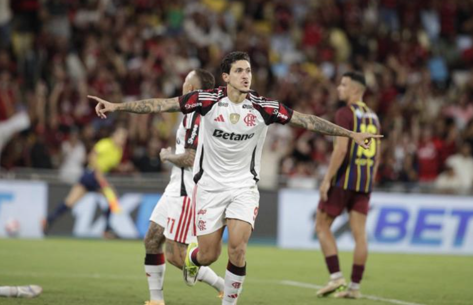 Flamengo goleia Madureira e avança à final do Carioca com show de Pedro