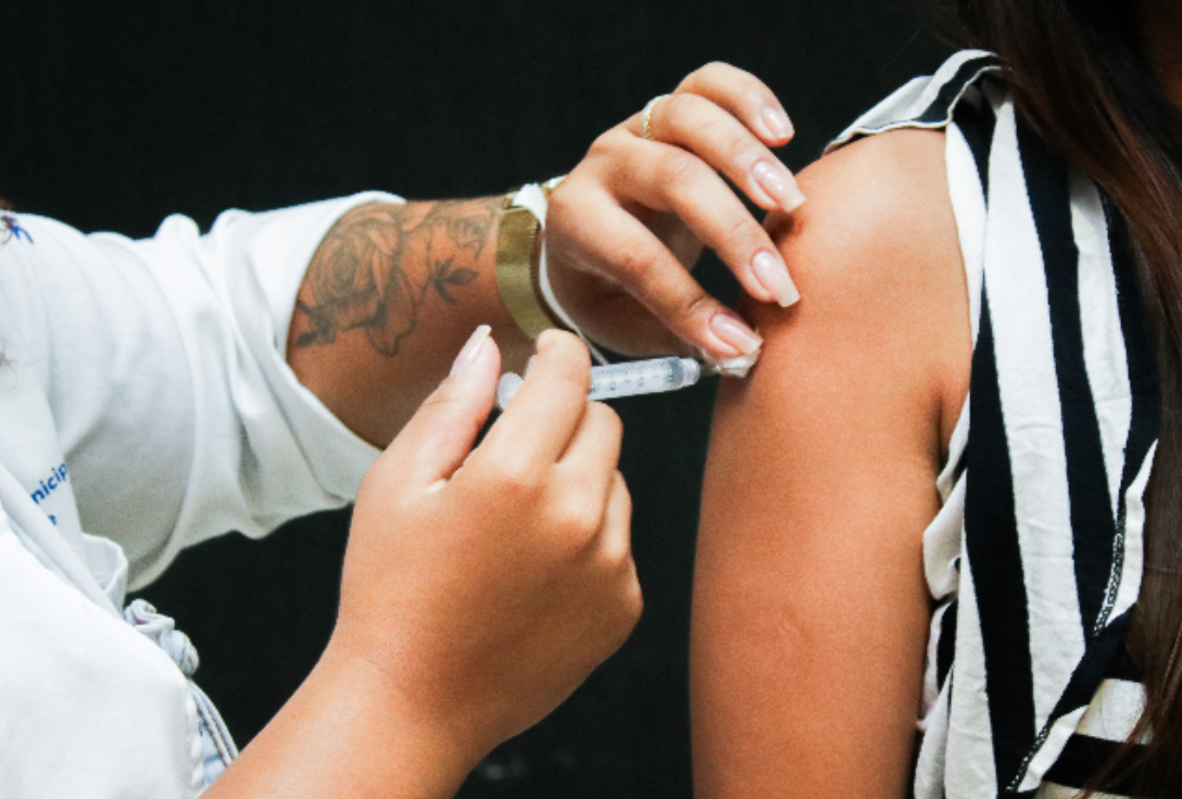 Resende amplia vacinação contra a dengue para público de 6 a 16 anos e profissionais de saúde