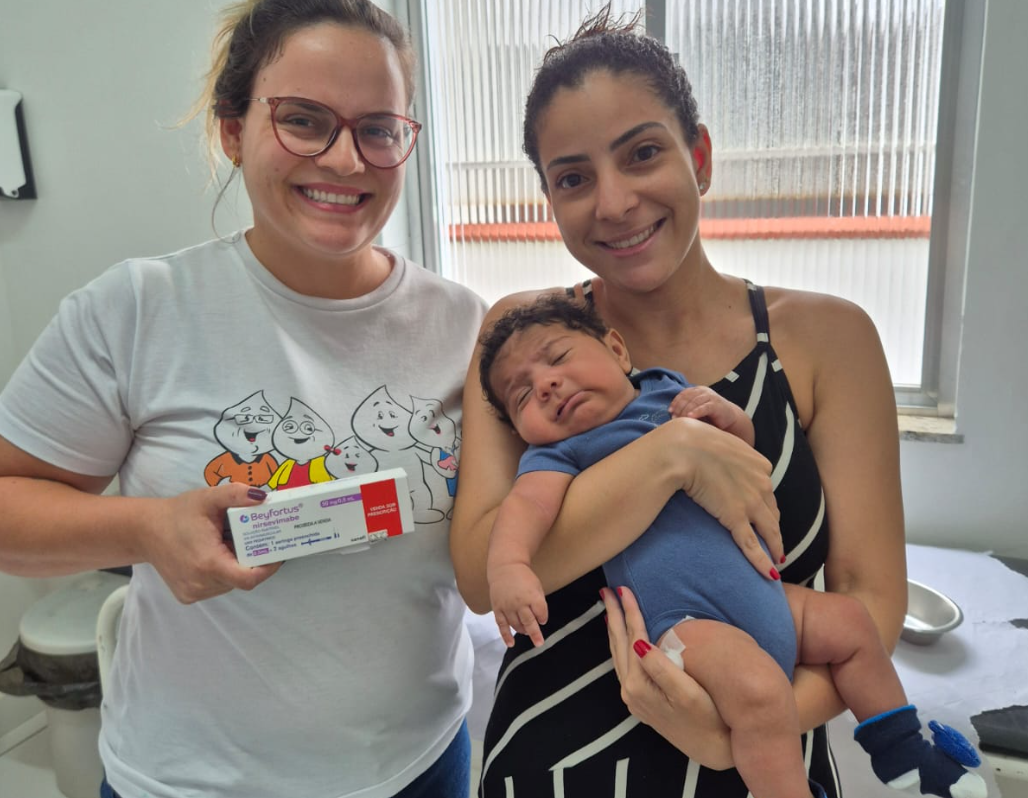 Itatiaia aplica anticorpo monoclonal contra VSR em bebês prematuros