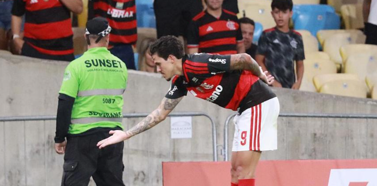 Flamengo vence o Vitória e abre vantagem na Copa do Brasil