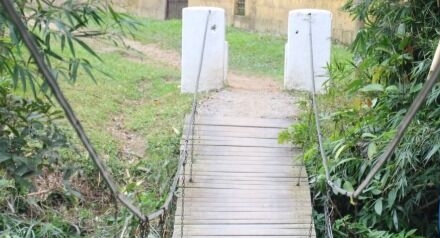 Quatis: Ponte da Biquinha é interditada temporariamente após rompimento de cabo de sustentação