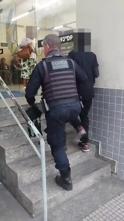 Guarda Municipal flagra transporte irregular de passageiro e apreende motocicleta em Volta Redonda