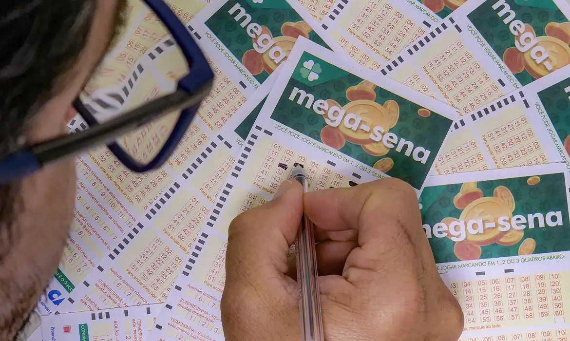 Mega-Sena acumula para R$ 30 milhões; confira os números sorteados