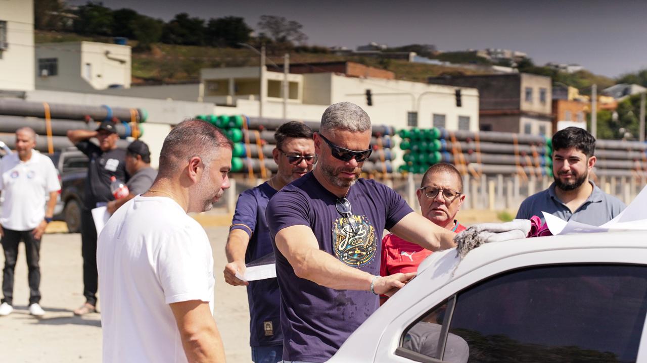 Rodrigo Drable adesiva cerca de 230 veículos em mobilização no Centro de Barra Mansa