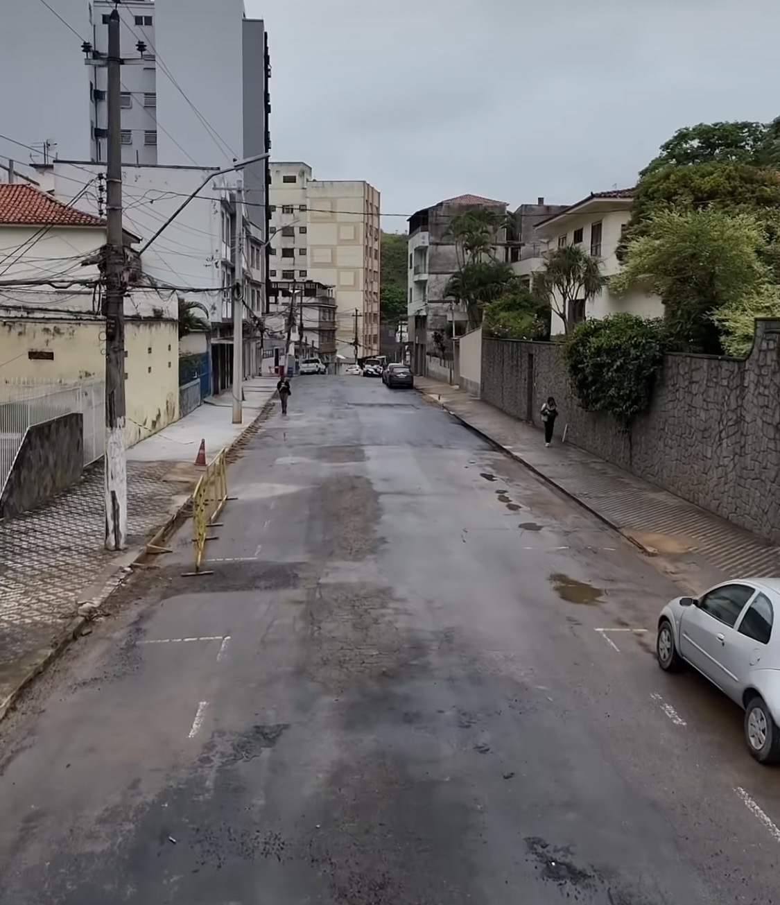 Barra Mansa reabre rua no Verbo Divino após recuperação de cratera
